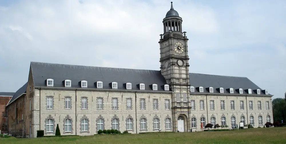 De Sint-Bernardusabdij in Hemiksem met haar klokkentoren